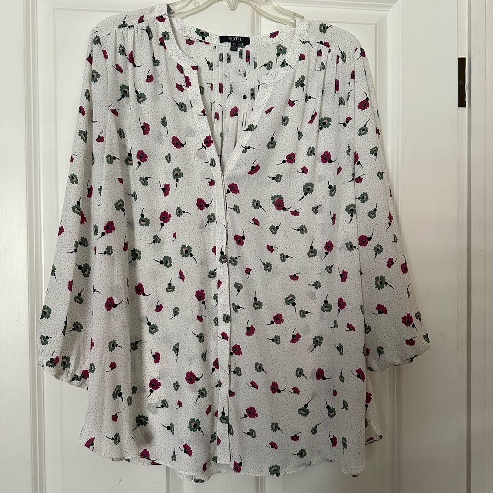 NYDJ white floral 3/4 sleeve top.  Size XL.